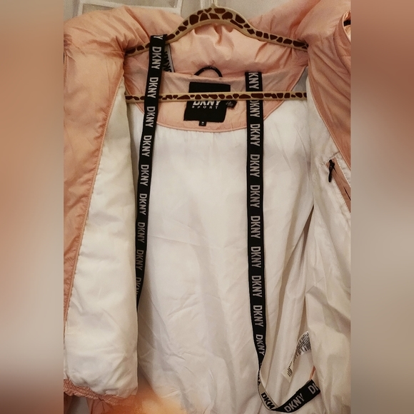 DKNY Women's Pink Puffer Jacket NWOT sz. M - Picture 5 of 16